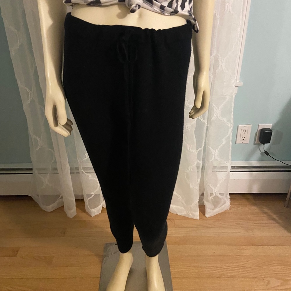 Black cashmere joggers